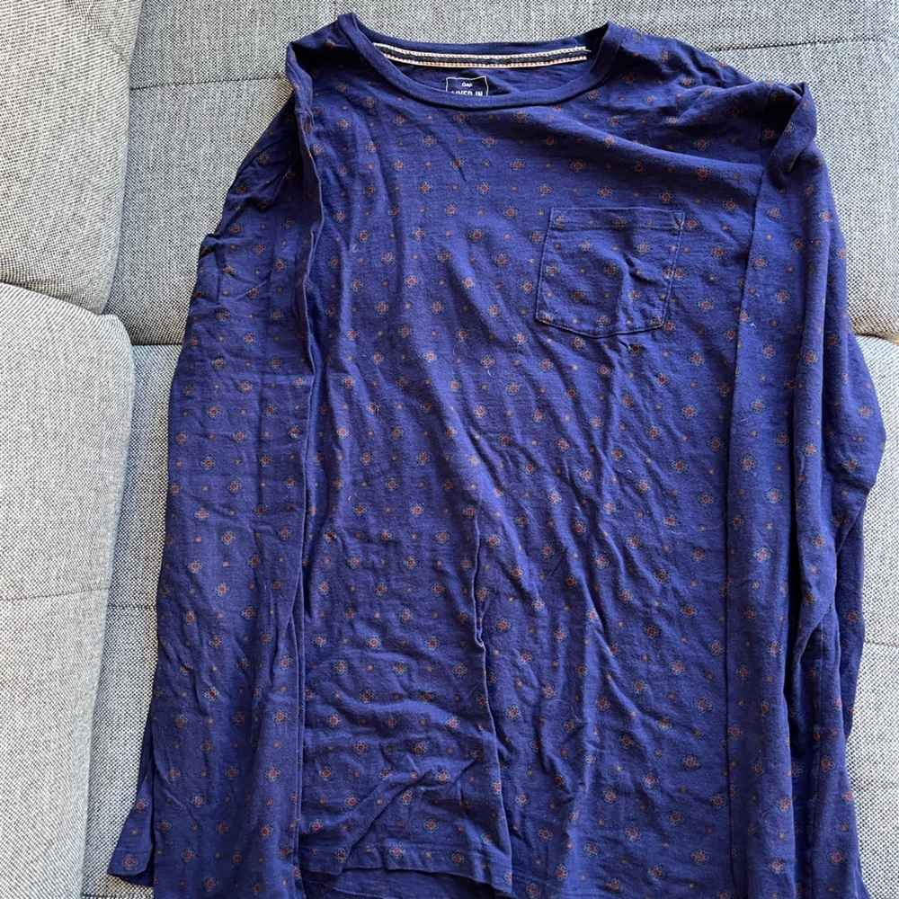 Gap mens L blue crew neck long sleeve shirt with pattern